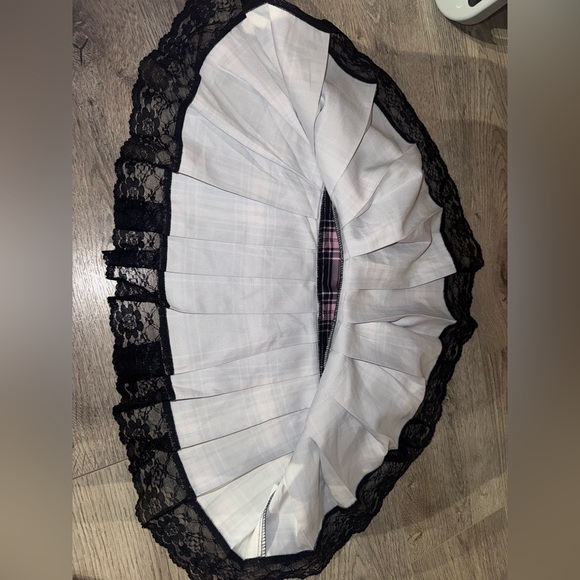 Pink & black plaid mini shirt with lacy ruffle trim S - Picture 7 of 7